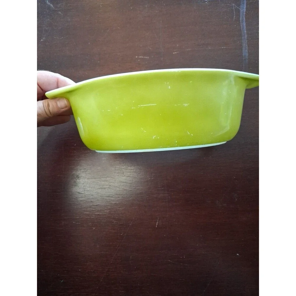 PYREX Oval Casserole  1-1/2 qt Avocado
